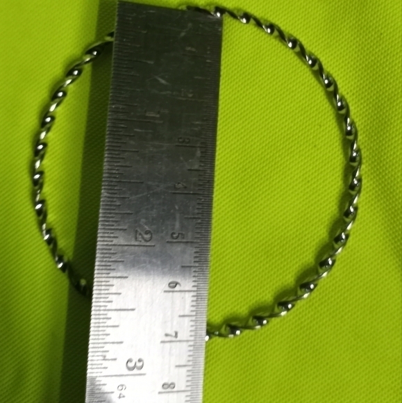 Pair of Silvertone twisted Bangle bracelets - Picture 3 of 3